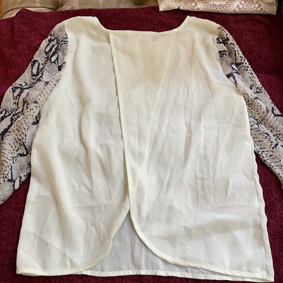 Long sleeve shirt with open back - Picture 4 of 4